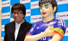 Autor de Supercampeones se retira para dedicarse al futbol en la vida real