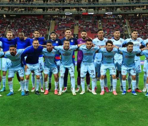 El Cruz Azul prácticamente quedó eliminado con su derrota ante Chivas.
