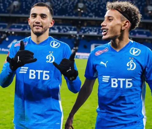 Luis Chávez se estrenó como goleador en Rusia ante el PFC Sochi. Luis Chávez se estrenó como goleador en Rusia ante el PFC Sochi.