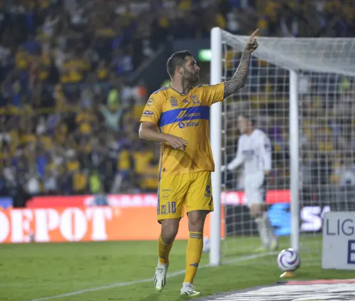Gignac podría perderse el juego ante América tras haber salido por lesión ante San Luis.