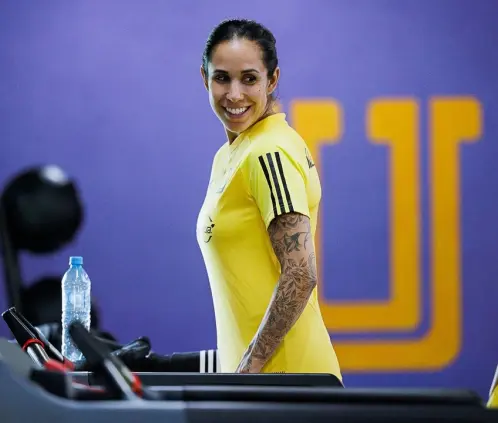 Bianca Sierra se reintegró a los entrenamientos de Tigres tras haberse convertido en madre. Bianca Sierra se reintegró a los entrenamientos de Tigres tras haberse convertido en madre.