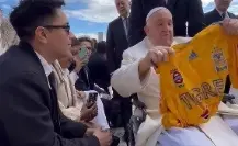 Papa Francisco presume playera de Tigres: Está linda