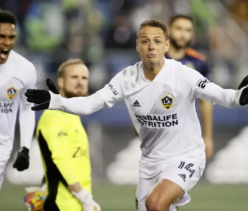 Chicharito enfrentó públicamente a Tuca Ferretti después de las críticas por su pos Chicharito enfrentó públicamente a Tuca Ferretti después de las críticas por su pos