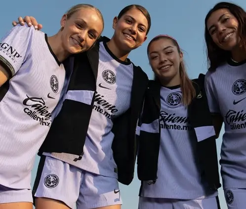 El América presentó su nuevo jersey morado previo a la final de la Liga MX Femenil. El América presentó su nuevo jersey morado previo a la final de la Liga MX Femenil.