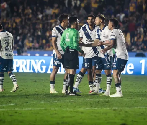 El Gobernador Sergio Salomón solicitó a la directiva reforzar al equipo tras perder 3-0 con Tigres en los Cuartos de Final. El Gobernador Sergio Salomón solicitó a la directiva reforzar al equipo tras perder 3-0 con Tigres en los Cuartos de Final.