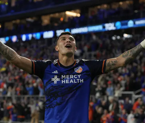 Brandon Vázquez descartó la opción de jugar en Rayados para poder firmar con el Brentford de la Premier League Inglesa. Brandon Vázquez descartó la opción de jugar en Rayados para poder firmar con el Brentford de la Premier League Inglesa.