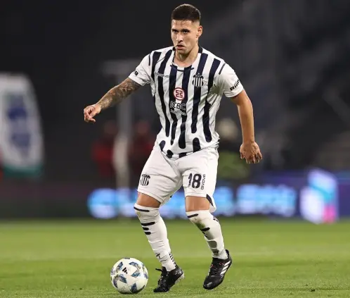 Rodrigo Villagra se encuentra enfrentado con el Talleres de Córdoba al caerse su traspaso a Rayados. Rodrigo Villagra se encuentra enfrentado con el Talleres de Córdoba al caerse su traspaso a Rayados.