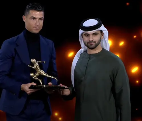 Cristiano Ronaldo recibió los premios de Máximo Goleador del 2023, Mejor Jugador de Medio Oriente y MVP elegido por los fans. Cristiano Ronaldo recibió los premios de Máximo Goleador del 2023, Mejor Jugador de Medio Oriente y MVP elegido por los fans.