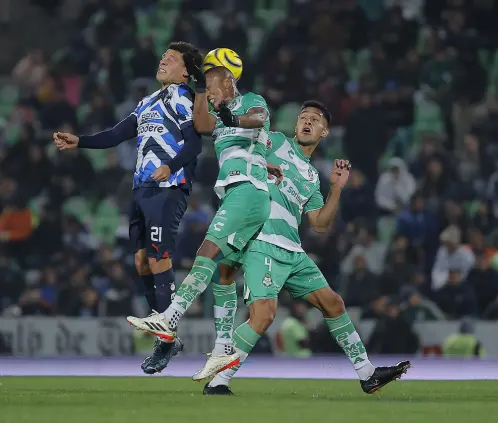 El partido entre Santos y Monterrey pasó a segundo plano ante el ataque registrado a las afueras del TSM que provocó la muerte de una aficionada de Rayados.
