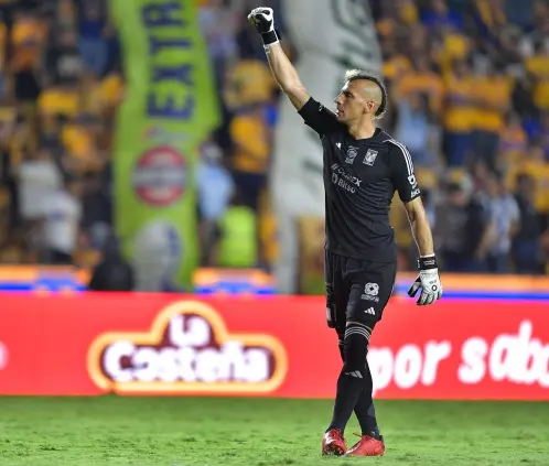 Nahuel Guzmán llegó a 450 juegos con Tigres, y esta a 13 de ser el jugador con más partidos en la historia de la U de Nuevo León.