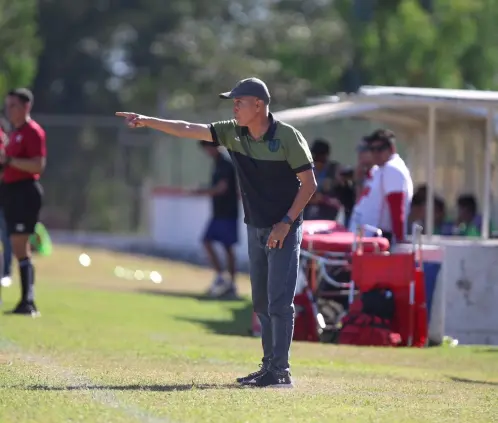 Sergio Bueno se convirtió en entrenador del Colima FC de la Segunda División Mexicana, escuadra de la cual también es dueño y presidente. Sergio Bueno se convirtió en entrenador del Colima FC de la Segunda División Mexicana, escuadra de la cual también es dueño y presidente.