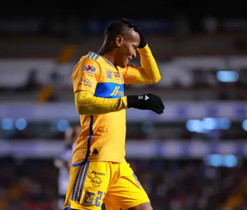 Luis Quiñones quedó fuera de la convocatoria de Tigres para enfrentar a Cruz Azul por sufrir una molestia en el bícep femoral derecho Luis Quiñones quedó fuera de la convocatoria de Tigres para enfrentar a Cruz Azul por sufrir una molestia en el bícep femoral derecho