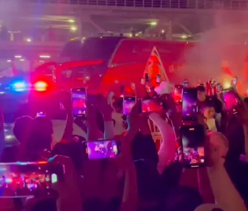 Chivas llega a Aguascalientes para su partido ante Necaxa. FOTO: Tomada de video @JLMNoticias Chivas llega a Aguascalientes para su partido ante Necaxa. FOTO: Tomada de video @JLMNoticias