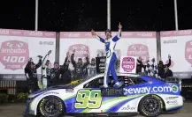 Daniel Suárez triunfa en NASCAR