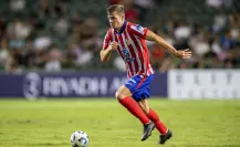 Alexander Sørloth es presentado con el Atlético de Madrid acompañado de su perro