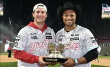 Venden gorra de Diablos Rojos campeón firmada por Trevor Bauer