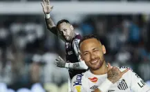 Neymar está de regreso con Santos de Brasil; entra de cambio ante Botafogo