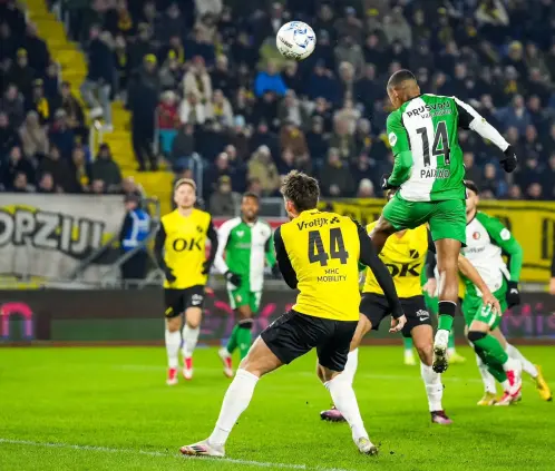 Feyenoord empató 0-0 con el NAC mientras Stephano Carrillo vio el juego en la banca. @Feyenoord.