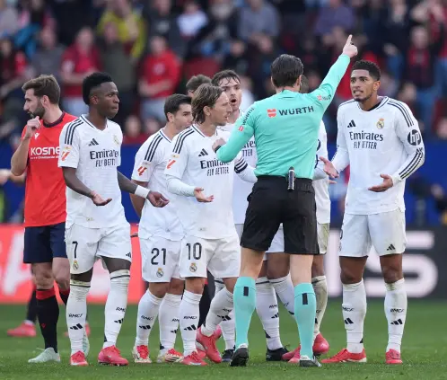 Jude Bellingham puede recibir hasta 12 juegos de suspensión por insultar al árbitro durante el Osasuna vs Real Madrid. Getty Images