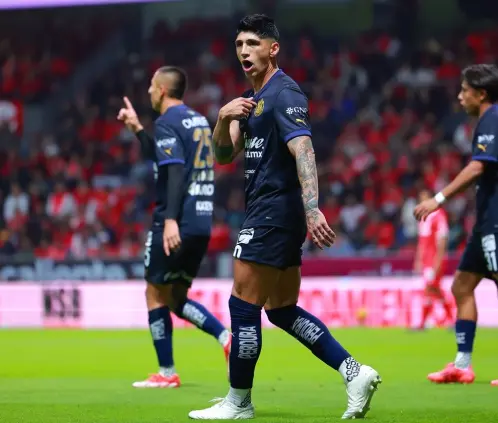 ¡Chivas vs. el VAR! Los errores arbitrales que le han costado puntos al Rebaño en el Clausura 2025  (Photo by Hector Vivas/Getty Images)