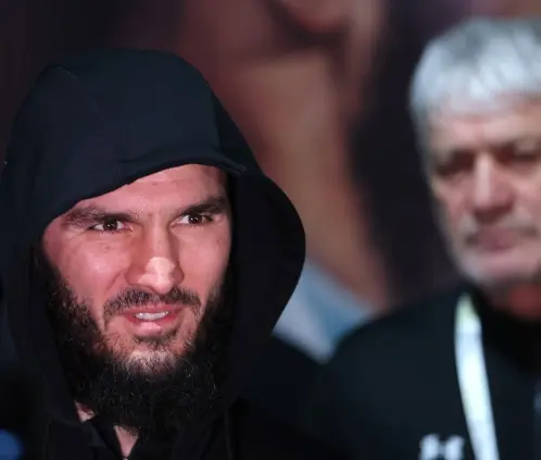 Beterbiev prefiere enfocarse en su pelea contra Bivol  (Photo by Richard Pelham/Getty Images)