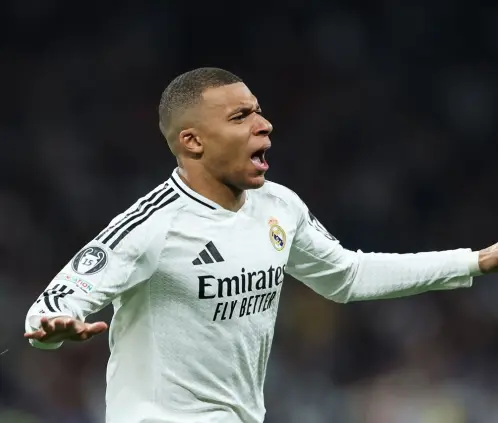 CR7 ¿Eres tú? Kylian Mbappé hace celebración que hace recordar a la afición del Madrid al “Bicho”   (Photo by Clive Brunskill/Getty Images)