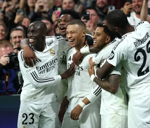 ¡La noche de Donatello! Kylian Mbappé guía con 3 goles al Real Madrid a la victoria ante el Manchester City  (Photo by Clive Brunskill/Getty Images)