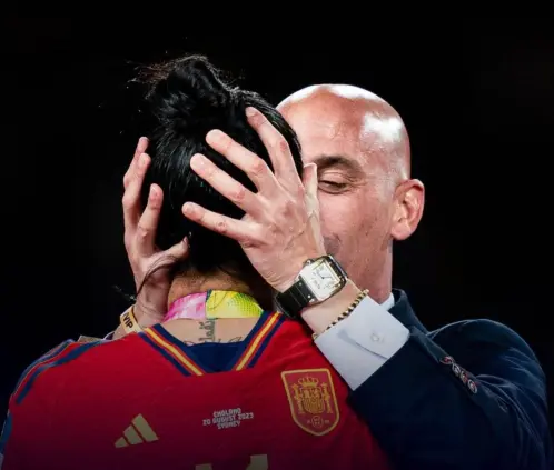 Luis Rubiales fue declarado culpable de agresión sexual por el beso a Jennifer Hermoso pero no irá a prisión. @FutboliPolitica