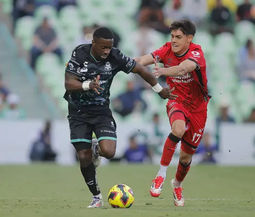 El Santos mandó a su hermano Atlas al fondo de la tabla porcentual con su triunfo en la jornada 8. Getty Images