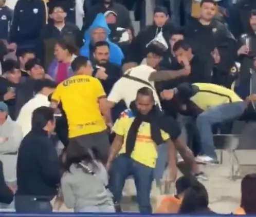 El capitán de los Burros Blancos del Politécnico Nacional fue captado en la bronca entre hinchas de Pumas y América. @SoniTuit