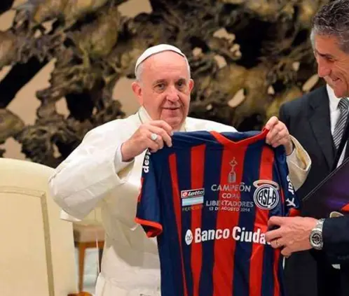 En San Lorenzo, el club de sus amores rezan por la salud del Papa Francisco (https://x.com/CeltaMeme)