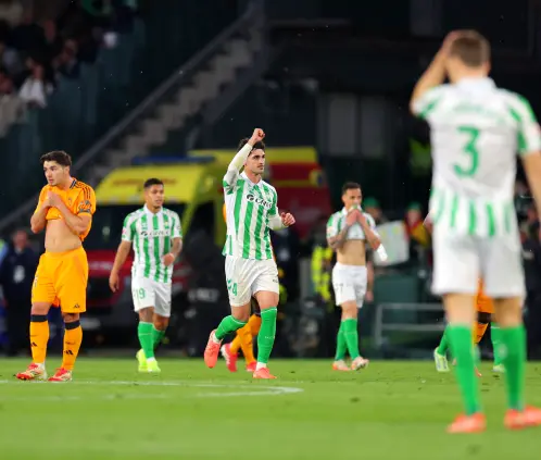 El Real Madrid corre el riesgo de caer en la tabla tras perder con el Real Betis. Getty Images