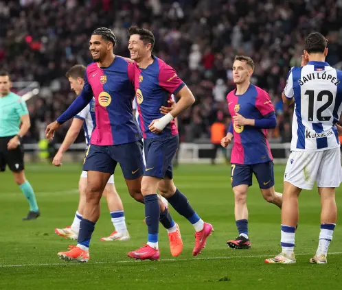 El Barcelona se quedó con la cima de La Liga al golear 4-0 a la Real Sociedad. Getty Images