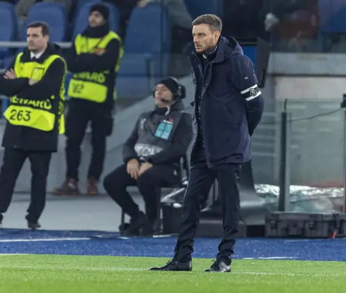 Martín Anselmi terminó peleando con un reportero en plena rueda de prensa. @FCPorto