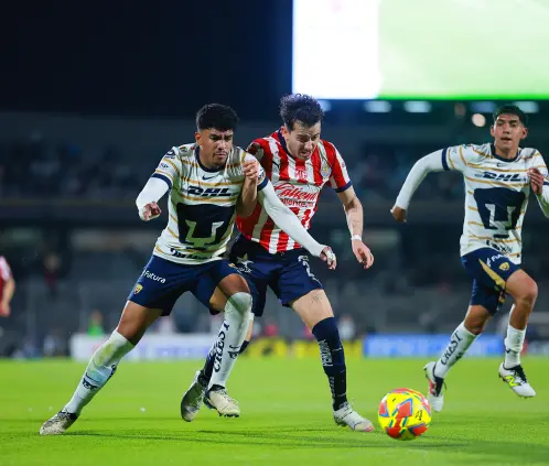 TUDN generó indignación al burlarse de una niña durante la transmisión del Pumas vs Chivas. Getty Images