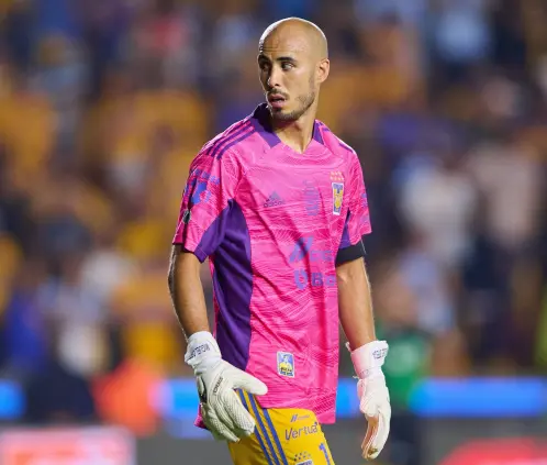 Guido Pizarro, ahora técnico de Tigres, llegó a jugar todas las posiciones posibles incluso de portero en su paso por la U de Nuevo León. @RafaDato2