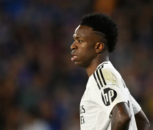 Vinicius Jr. podría ser suspendido hasta dos años del futbol por ser dueño de varios clubes. Getty Images Vinicius Jr. podría ser suspendido hasta dos años del futbol por ser dueño de varios clubes. Getty Images