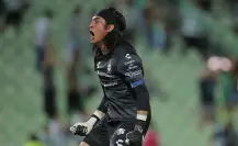 De portero a superhéroes: Carlos Acevedo se viste de Batman para una noble causa