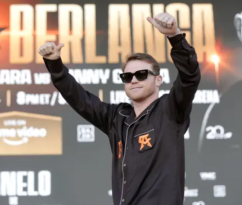 El Canelo Álvarez se ha convertido en el deportista mexicano más rico de la historia pese a dejar la secundaria trunca. Getty Images El Canelo Álvarez se ha convertido en el deportista mexicano más rico de la historia pese a dejar la secundaria trunca. Getty Images