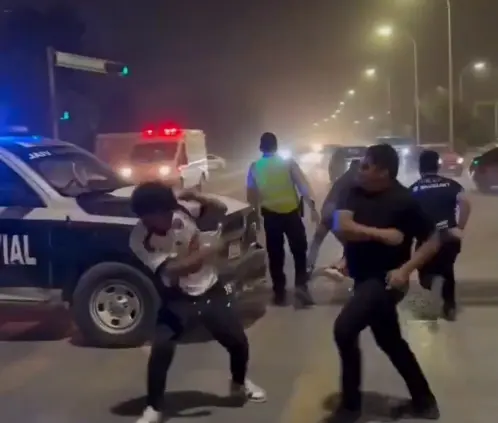 Los fanáticos de Juárez y Pumas protagonizaron varias peleas en las calles tras la disputa del Play In. @TVCDeportes Los fanáticos de Juárez y Pumas protagonizaron varias peleas en las calles tras la disputa del Play In. @TVCDeportes