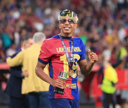 Lamine Yamal lanza dardo a sus críticos: Mientras gane, nadie me puede decir nada (Photo by Fran Santiago/Getty Images) Lamine Yamal lanza dardo a sus críticos: Mientras gane, nadie me puede decir nada (Photo by Fran Santiago/Getty Images)