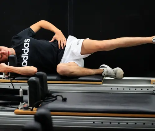 Las pesas en el pilates tiene varios beneficios para la salud y la estética (Getty Images) Las pesas en el pilates tiene varios beneficios para la salud y la estética (Getty Images)