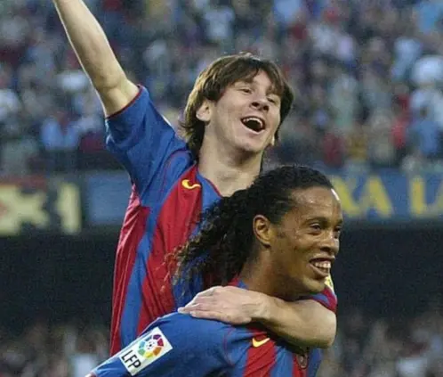 Lionel Messi y el recuerdo de su primer gol oficial hace 20 años (Foto: FC Barcelona) Lionel Messi y el recuerdo de su primer gol oficial hace 20 años (Foto: FC Barcelona)