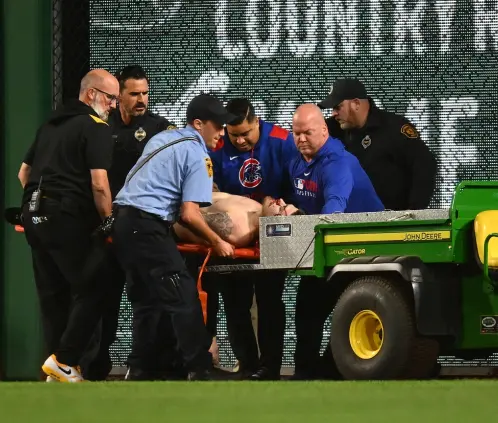 Tragedia en pleno juego: Aficionado cae desde seis metros en el PNC Park (Photo by Joe Sargent/Getty Images) Tragedia en pleno juego: Aficionado cae desde seis metros en el PNC Park (Photo by Joe Sargent/Getty Images)