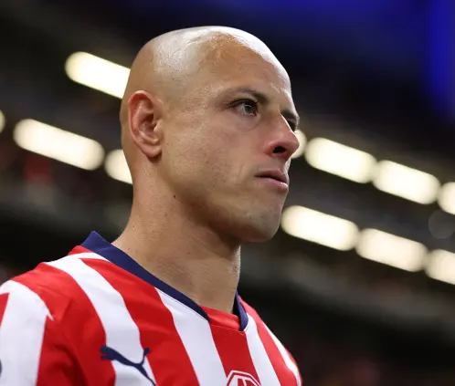 De ídolo a señalado: ¿El adiós de Chicharito a Chivas es inminente? . (Photo by Simon Barber/Getty Images) De ídolo a señalado: ¿El adiós de Chicharito a Chivas es inminente? . (Photo by Simon Barber/Getty Images)