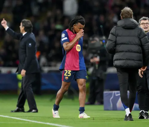 ¡Alarma en el Barça! Jules Koundé se lesiona y podría perderse el Clásico y la Champions (Photo by David Ramos/Getty Images) ¡Alarma en el Barça! Jules Koundé se lesiona y podría perderse el Clásico y la Champions (Photo by David Ramos/Getty Images)