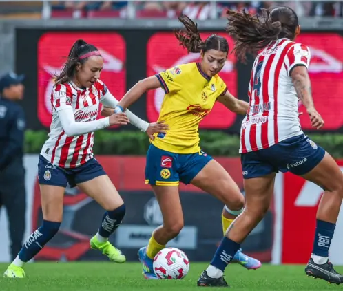 América Femenil rescata dramático empate en el Clásico Nacional contra Chivas Femenil (Foto: @AmericaFemenil (X)) América Femenil rescata dramático empate en el Clásico Nacional contra Chivas Femenil (Foto: @AmericaFemenil (X))