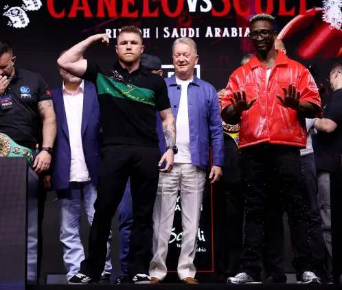 El Canelo Álvarez superó a William Scull en la báscula. Getty Images El Canelo Álvarez superó a William Scull en la báscula. Getty Images