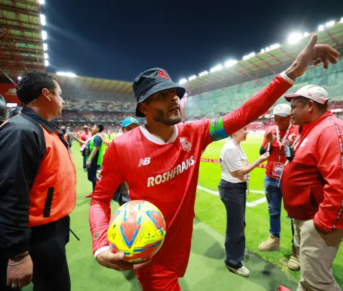 Alexis Vega consintió a varios fans del Toluca por el día del niño. Getty Images Alexis Vega consintió a varios fans del Toluca por el día del niño. Getty Images