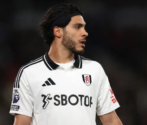 El Fulham aún no ejerce la opción de extender el contrato de Raúl Jiménez, que se quedaría sin club al final de la temporada. Getty Images El Fulham aún no ejerce la opción de extender el contrato de Raúl Jiménez, que se quedaría sin club al final de la temporada. Getty Images